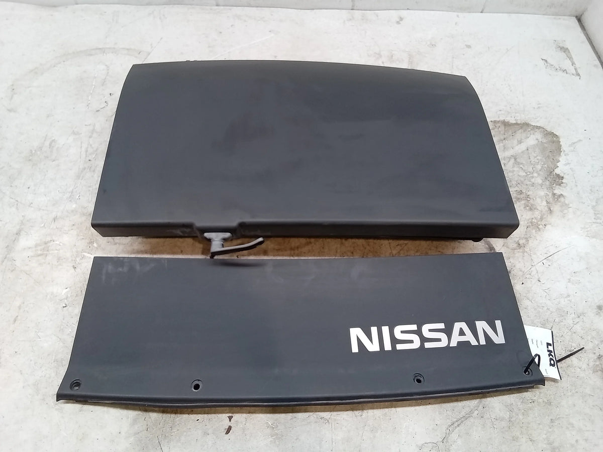 Pre-Owned 05 Nissan Xterra Roof Rack Storage Bin With Cover OEM (Good)